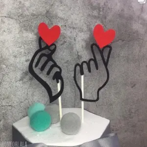 2 pcs Finger crossed with holding heart cake topper set