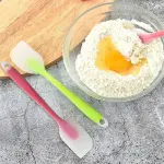 1 PCS Full Silicone Spatula 1 Piece (21 X 4 Cm,Random Colour)