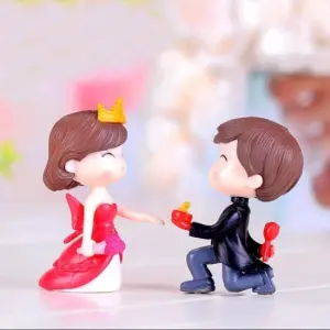Romantic Couple Miniature Figurines (Style 9)