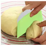1 Pcs Plastic Cream Scraper Spatula Multipurpose Food Scrappers Dough Cutter Kitchen Baking Pastry Tool for Bread Dough Cake Fondant Icing Making(Green)