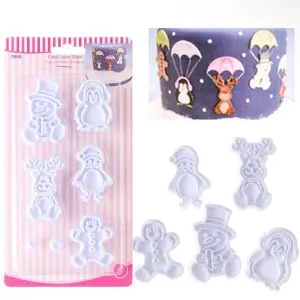 7 Pcs Christmas Theme Cookie Cutter & Plunger Set