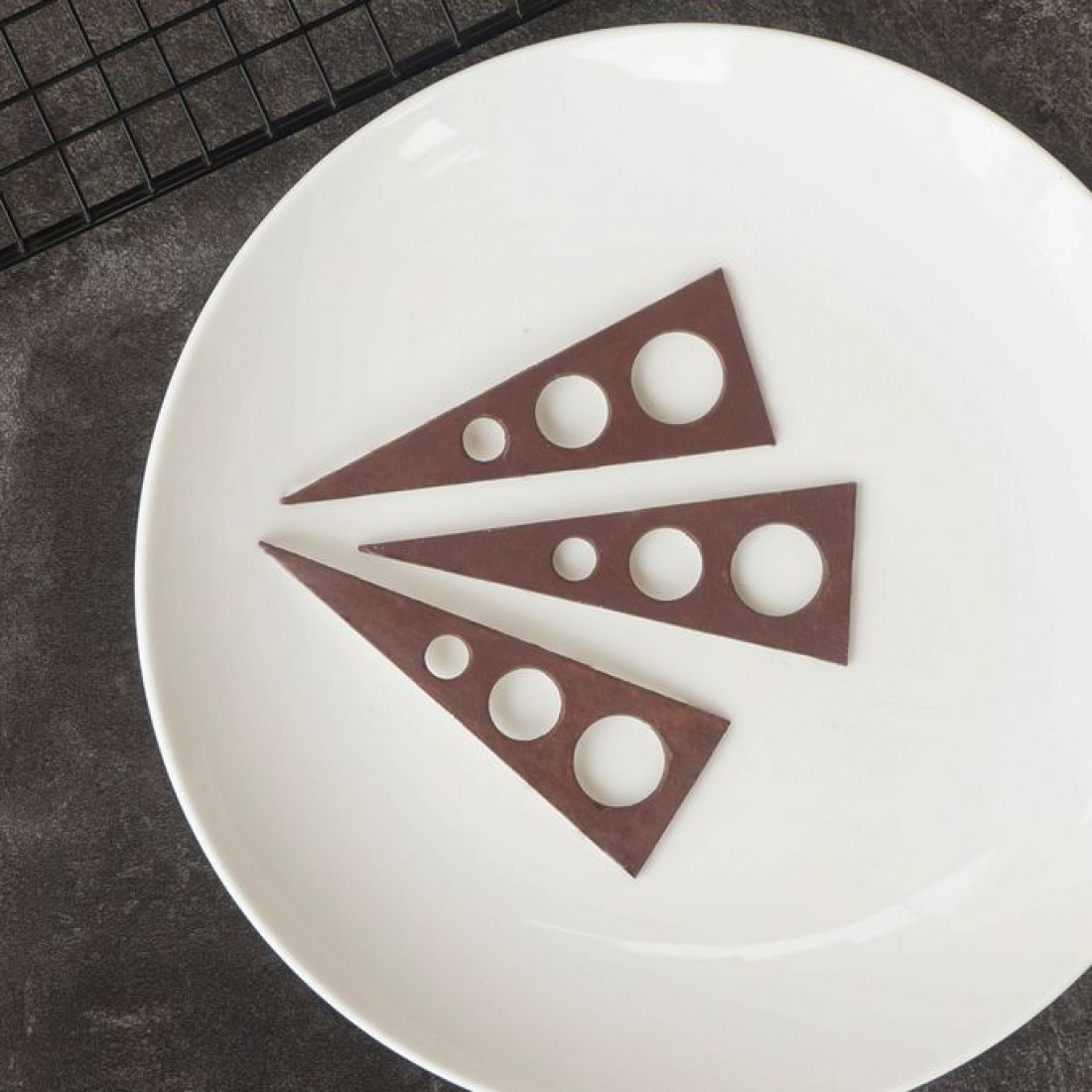 long-triangle-round-insert-silicone-chocolate-garnishing-mould-2-1100x1100-1.jpg